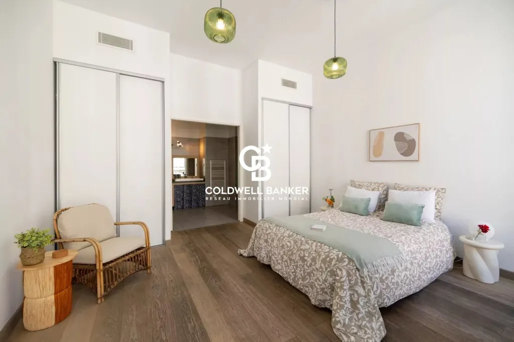 Bedrooms - Characterful Apartment with Balcony in Nice Centre