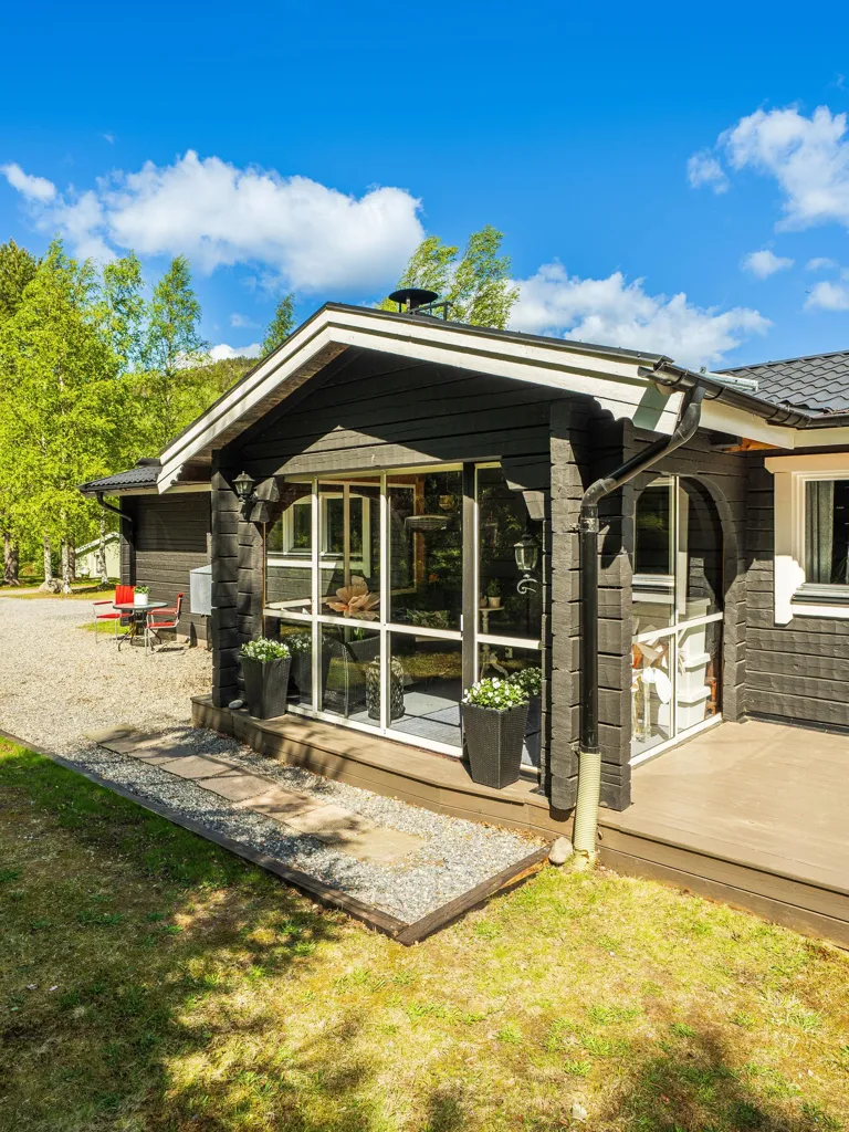 Välivaade - Charming Seafront Home with Open Plan in Tranquil Setting