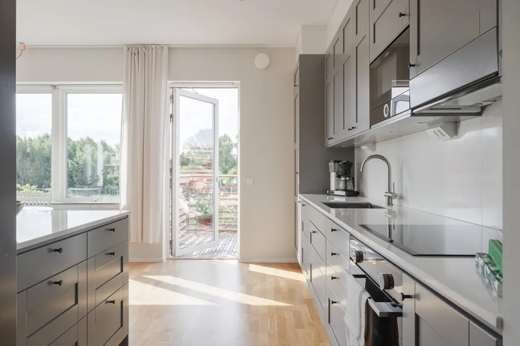 Kitchen - Luxury Flat with Ballingslöv Kitchen in Green Setting