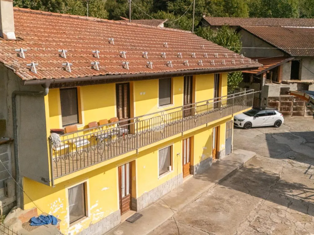 Õhuvaade - Independent House with Panoramic View in Rifreddo