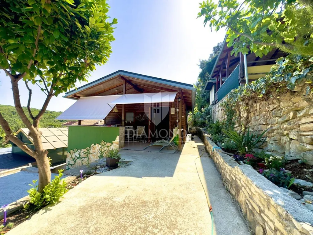 Terrazza - Functional Cottage with Forest View in Pavičini
