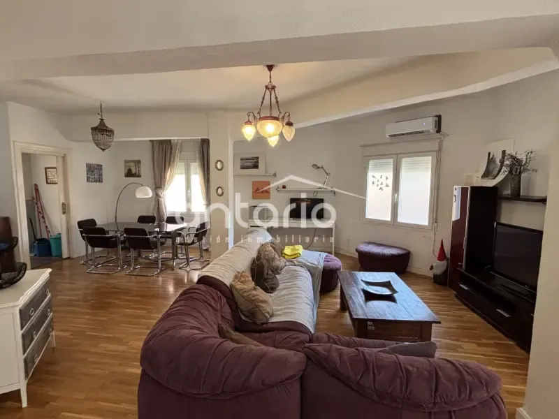 Soggiorno - Corner Flat with Large Windows in San Juan