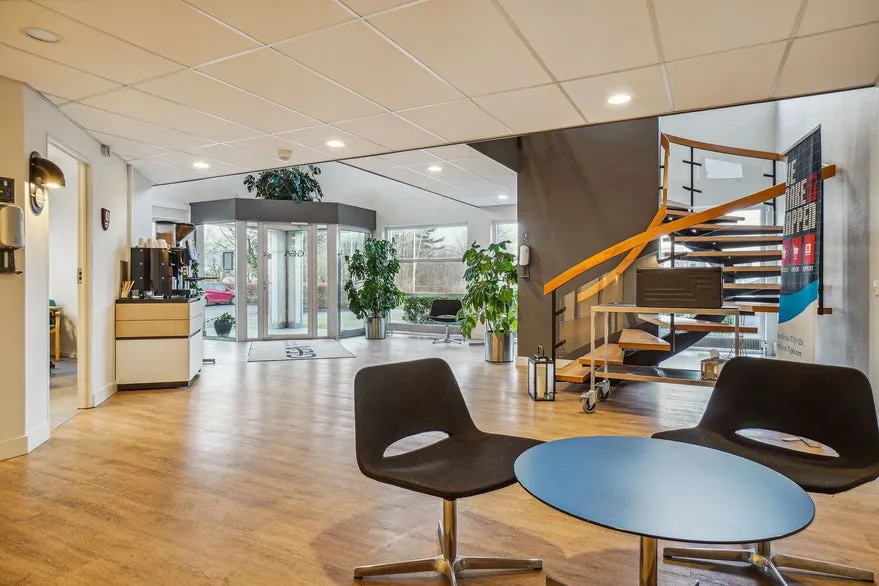Entrée - Office with Showroom in Slagelse Business Area