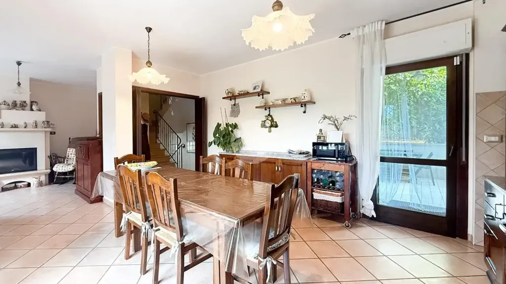 Dining Room - Modern Terrace Villa in Pettino, L'Aquila