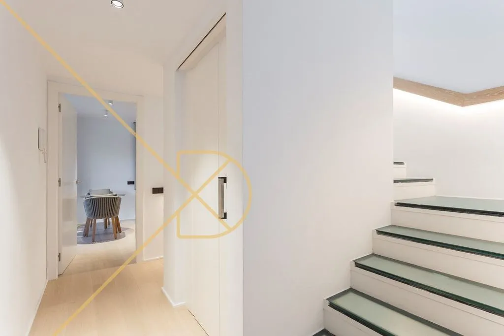 Pièces - Contemporary Adjoined House with Pool in Sarrià