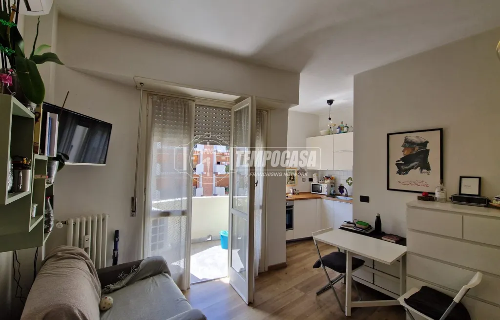 Elutuba - Rearranged Studio with Balcony in Turin