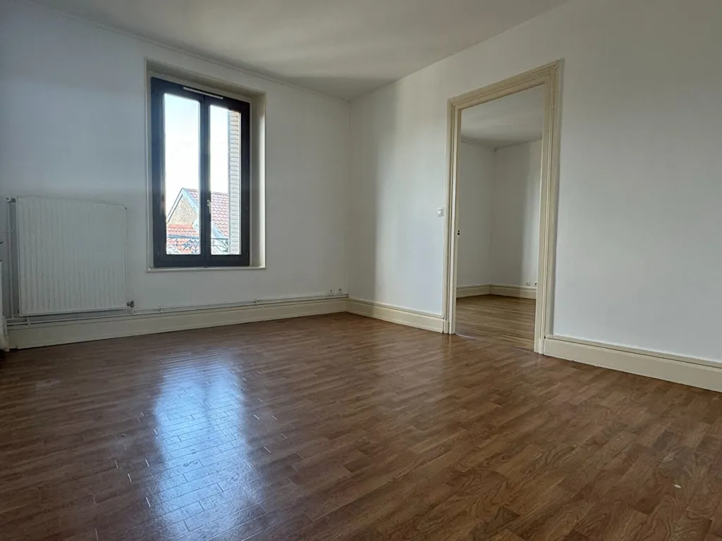 Rooms - 1930s Apartment with Balcony in Pont-Saint-Vincent
