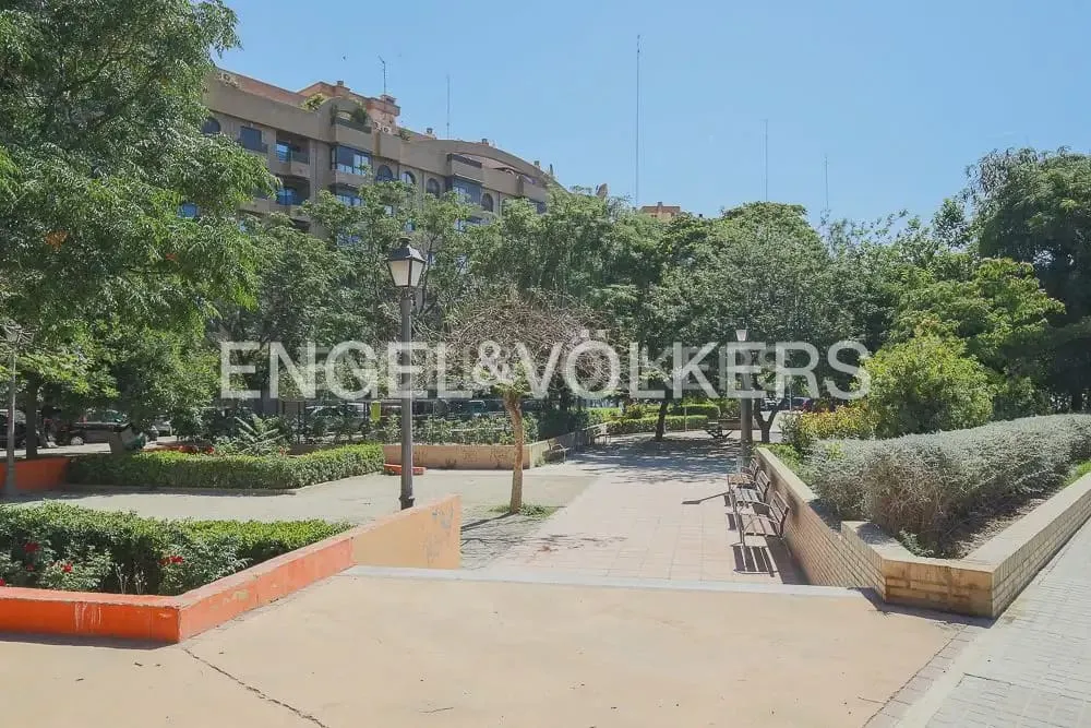 Fully Renovated Apartment with Balcony in Ayora