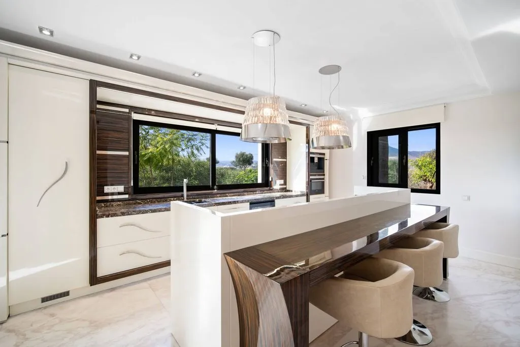 Cuisine - Luxury Villa with Communal Pools in Marbella