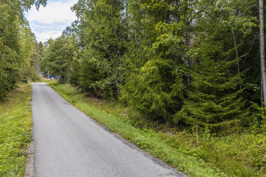 Välivaade - Plot with Forest View in Södertälje