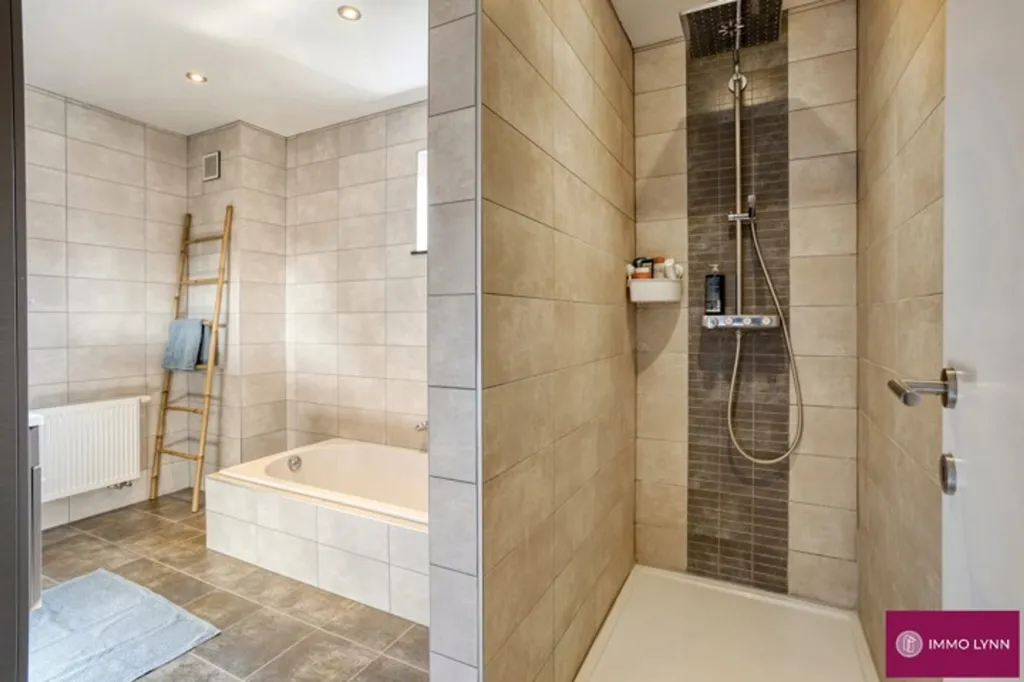 Bathrooms - Contemporary House with Large Attic in Kampenhout