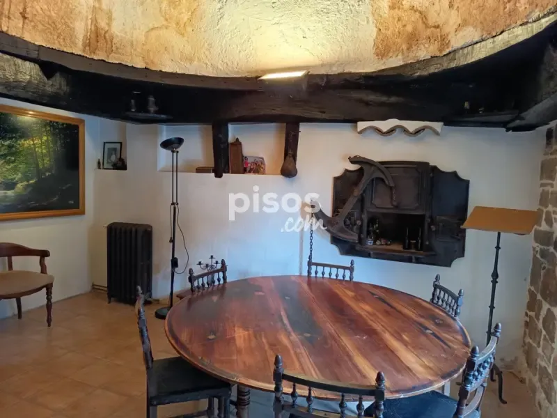 Dining Room - Palatial House with Garden in Larumbe