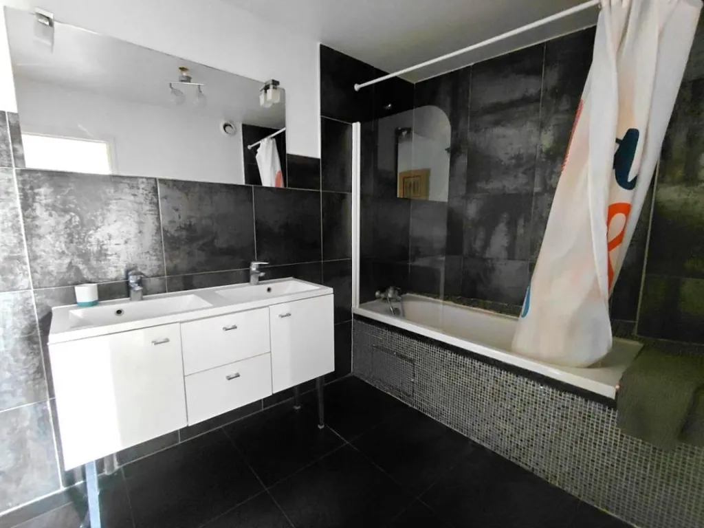 Salles de bain - Duplex avec terrasse à Saint-Ouen-l'Aumône