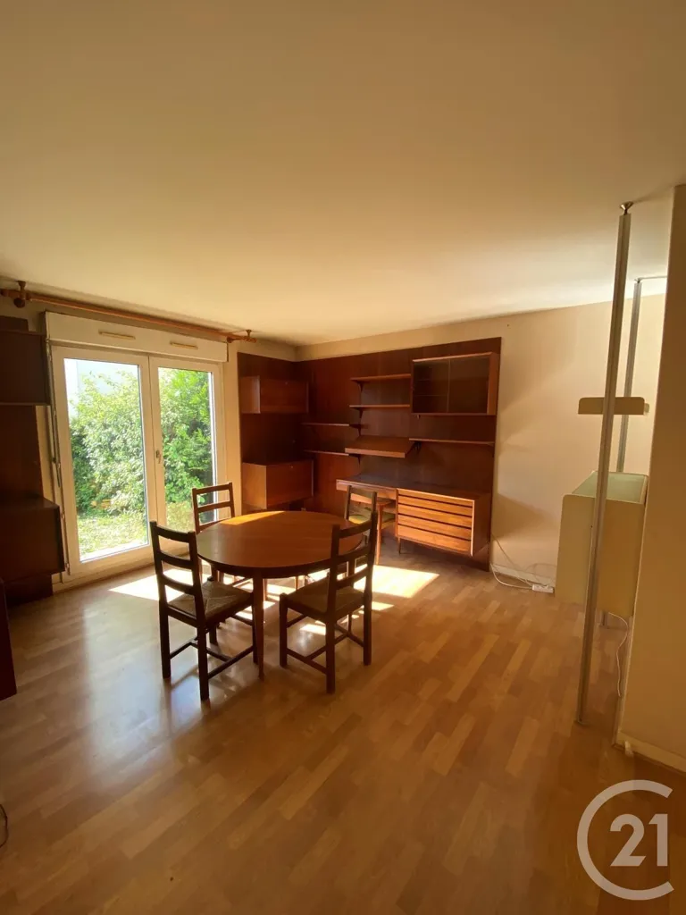 Söögituba - 2-Bed Apartment with Private Garden in Arpajon