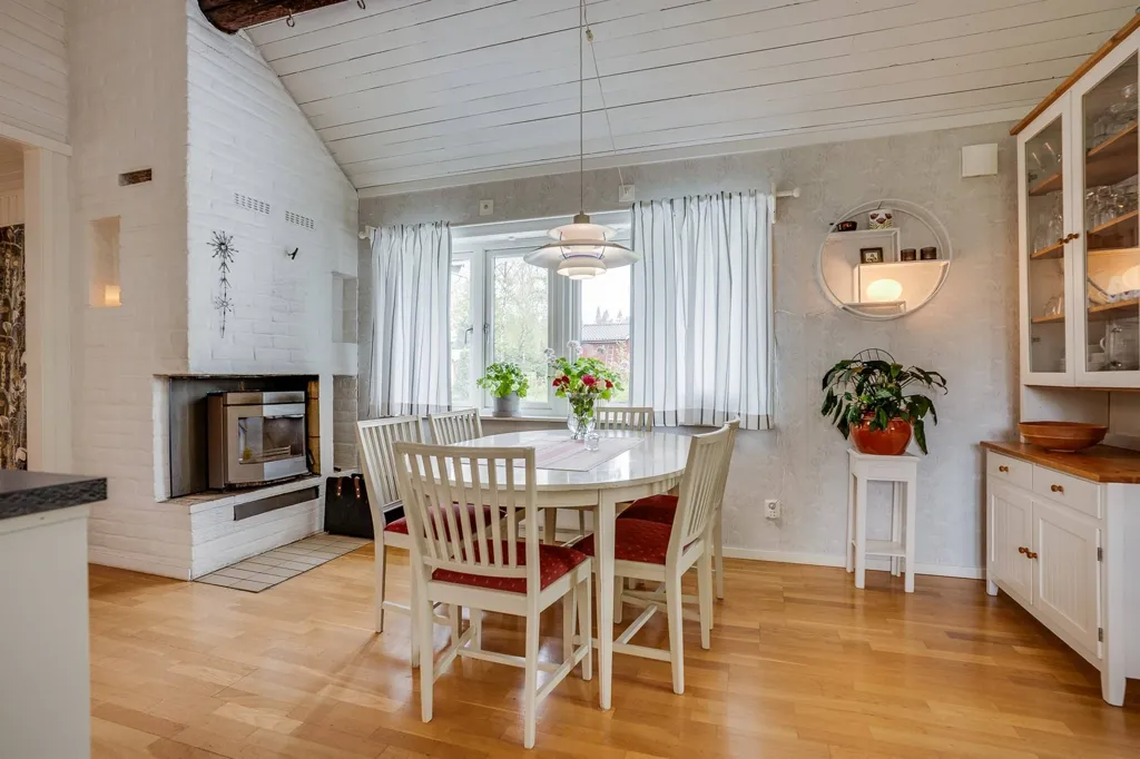 Sala da pranzo - Charming Bungalow with Garden near Umeå