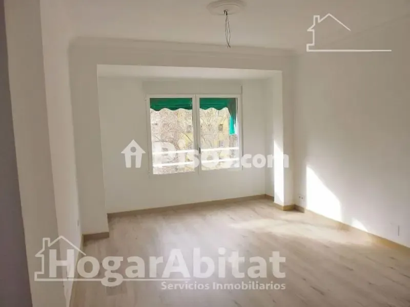 Pièces - Reformed Apartment with Balcony on Primado Reig