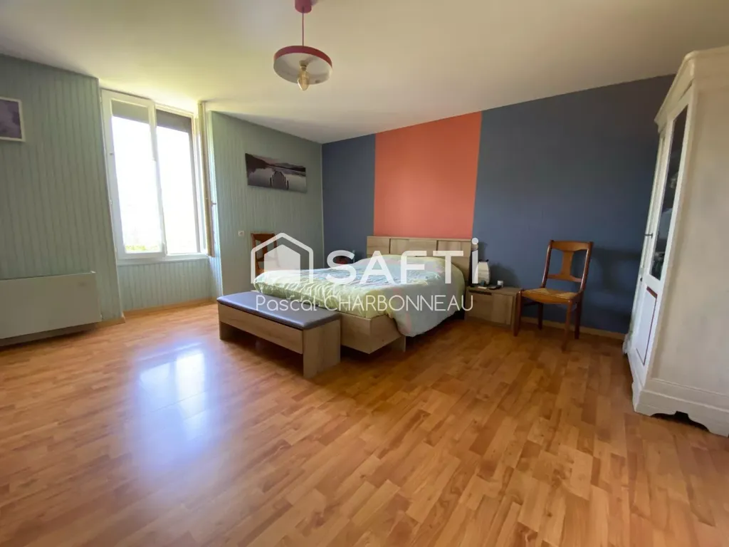 Chambres - Longère Ancienne avec Dépendances à Cezais