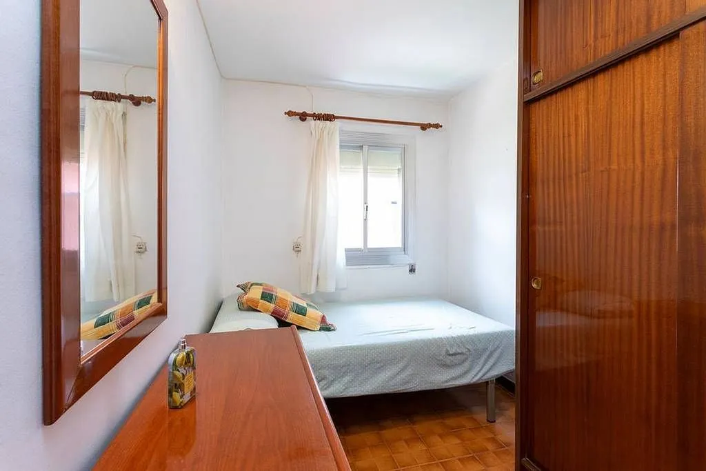 Chambres - Apartment with Sea Views in Les Roquetes