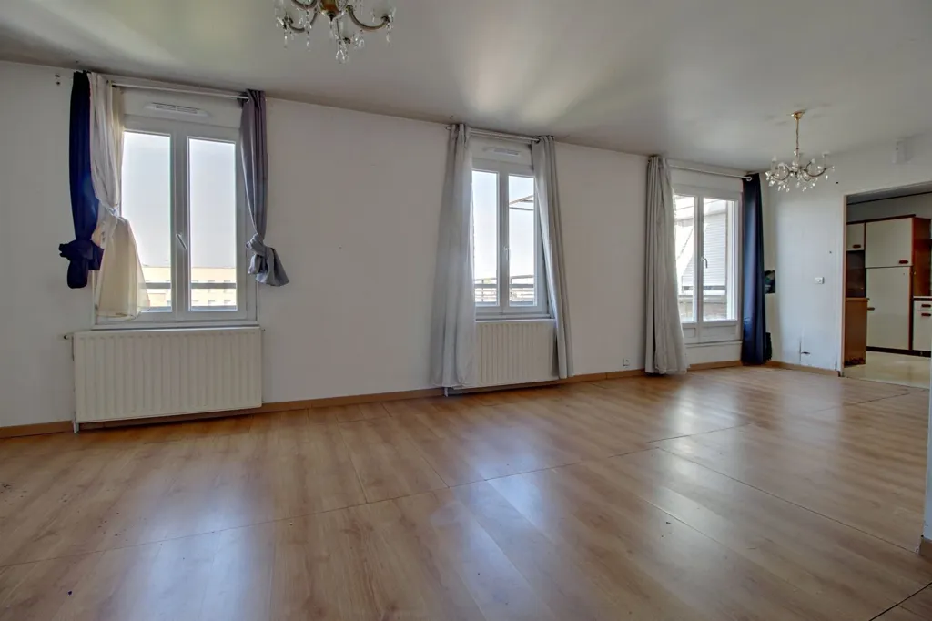 Séjour - Duplex Lumineux avec Terrasse au Dernier Étage à Cergy