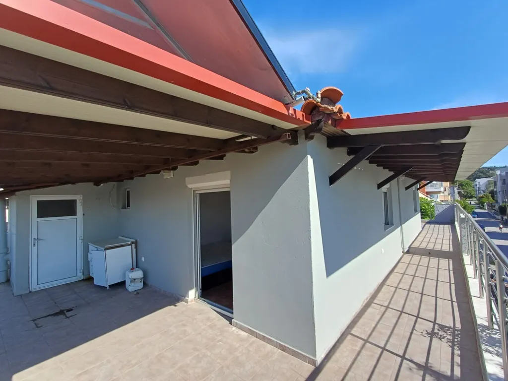 Terrasse - Flat with Panoramic View in Thessaloniki Suburbs