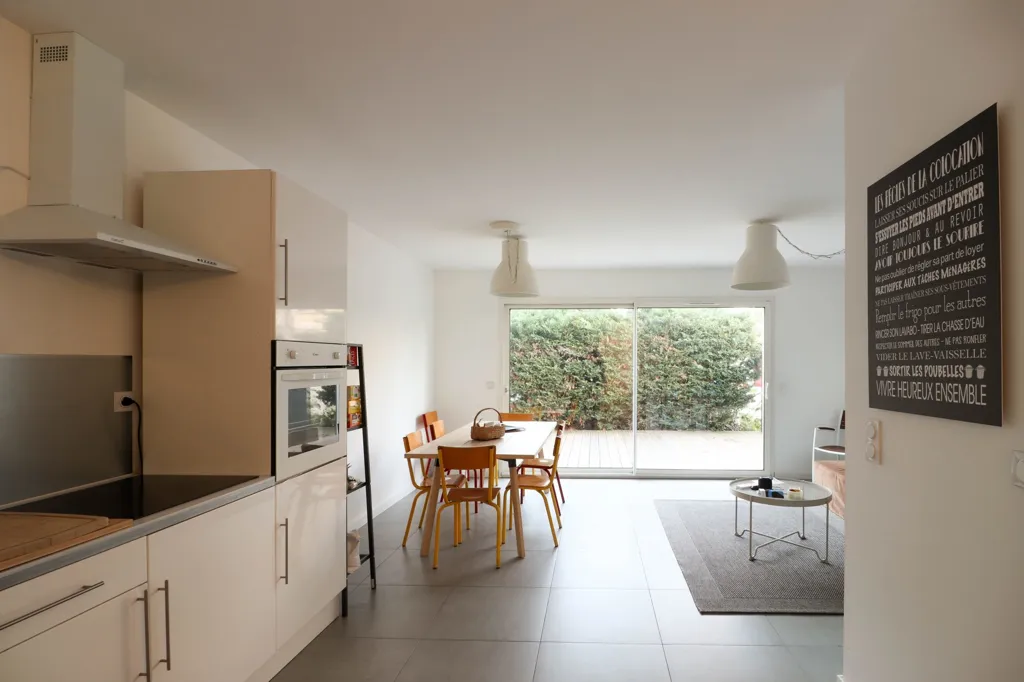 Kitchen - Modern House with Terrace in Talence
