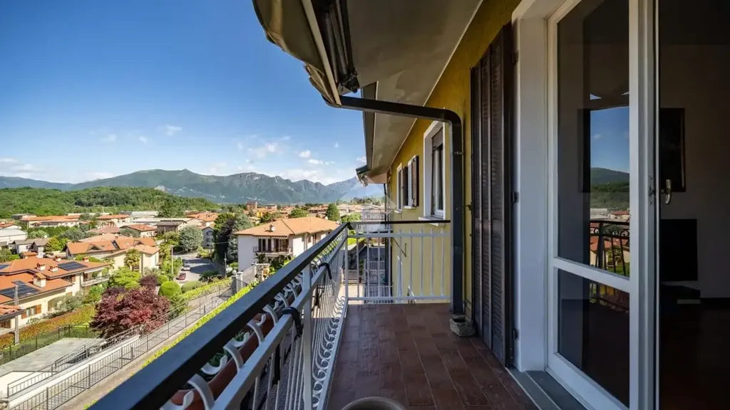 Balcon - Apartment with Panoramic View in Castello Di Brianza
