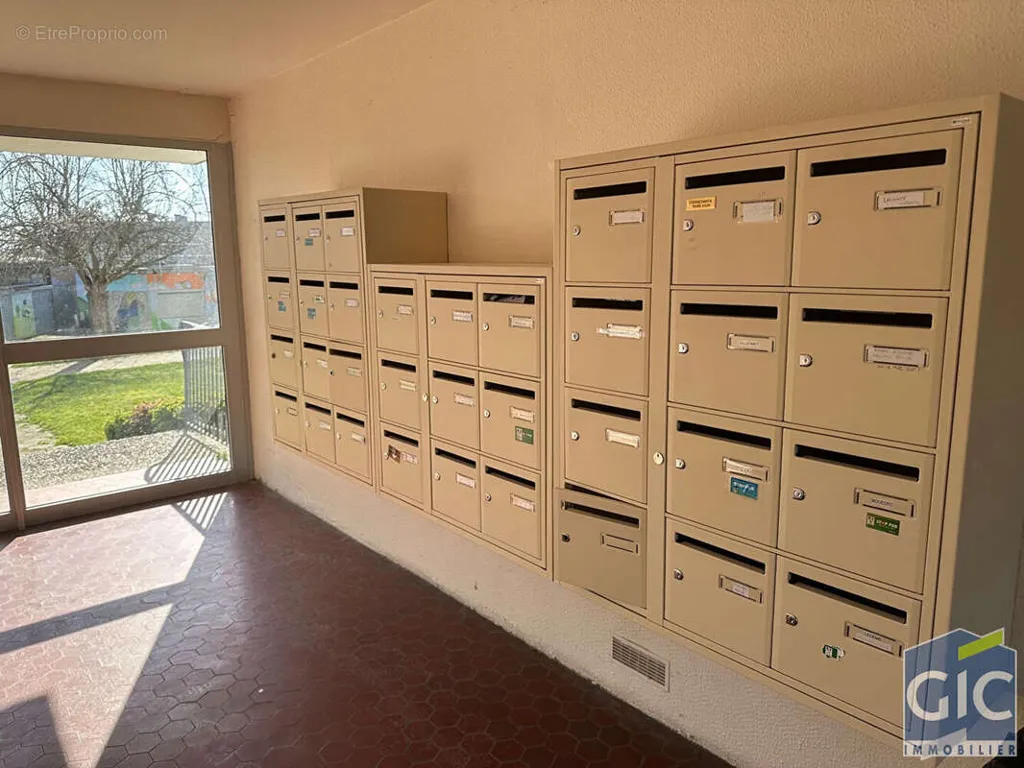 Esik - Large 2-Bed Flat with Panoramic View in Herouville