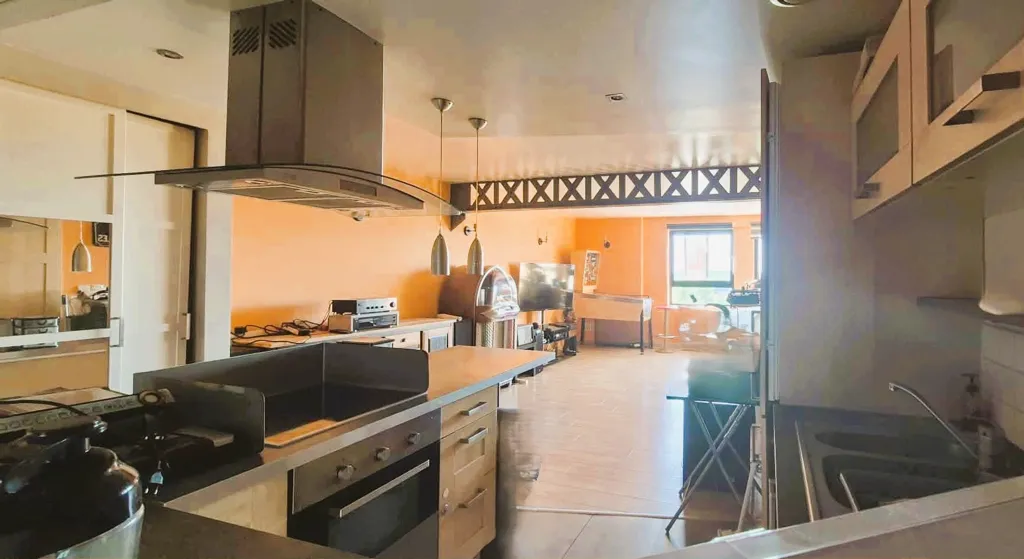 Kitchen - Loft Flat with Dégagée View in Blanc Four