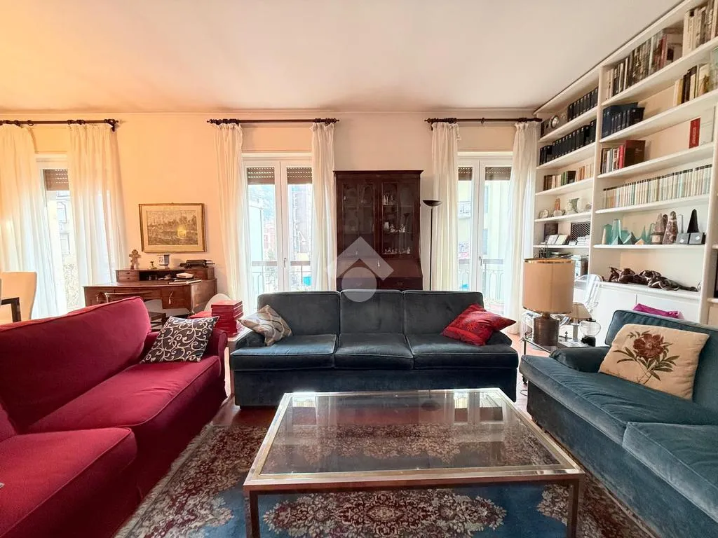Séjour - Apartment with Balcony and Garden in Brescia