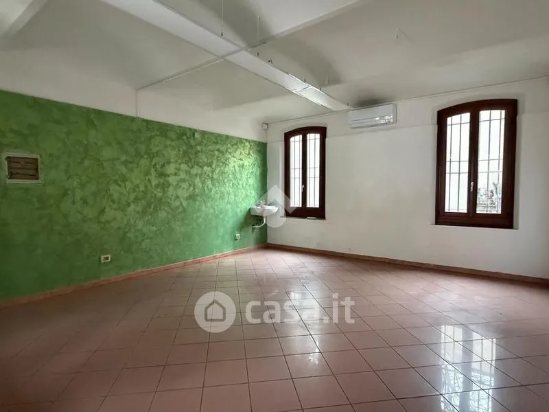 Pièces - Commercial Unit in Central Cavriago