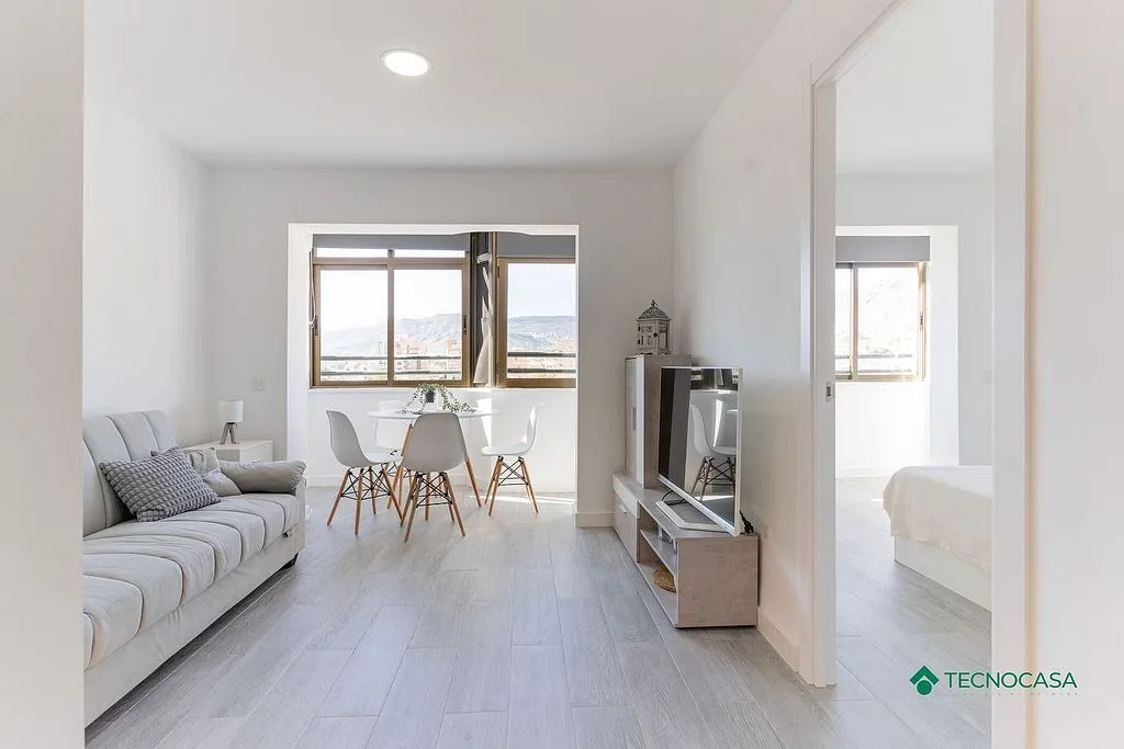 Elutuba - Modernised Apartment with Balcony in Aguadulce Sur
