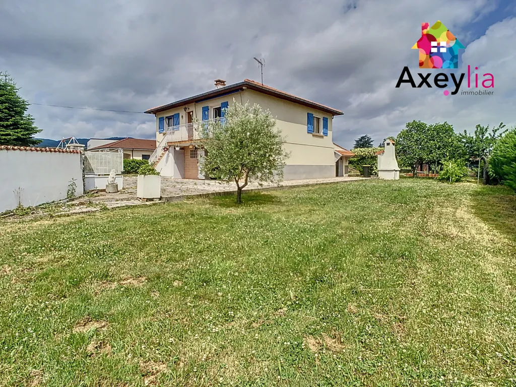 Aed - House with Workshop and Garden in Renaison