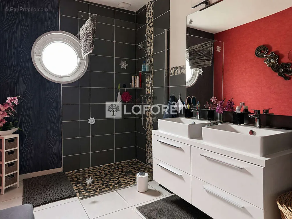 Salles de bain - Maison de Plain-Pied avec Jardin à Arzal