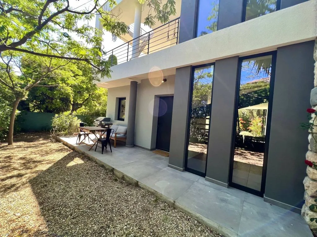 Terrasse - Villa Luxueuse avec Barbecue à Juan-Les-Pins