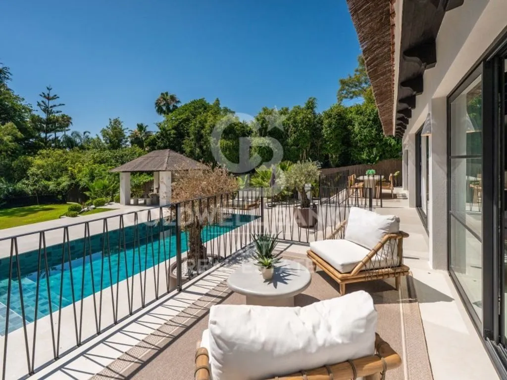 Piscine - Luxury Villa with Pool in Nueva Andalucia