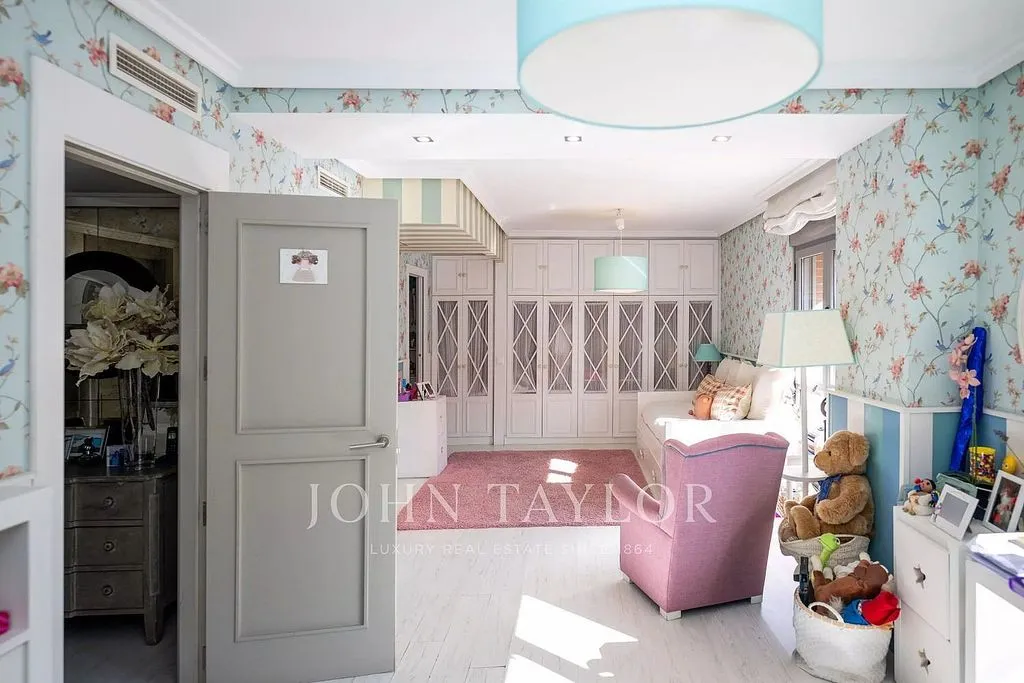 Magamistoad - Luxury House with Private Garden in Boadilla del Monte