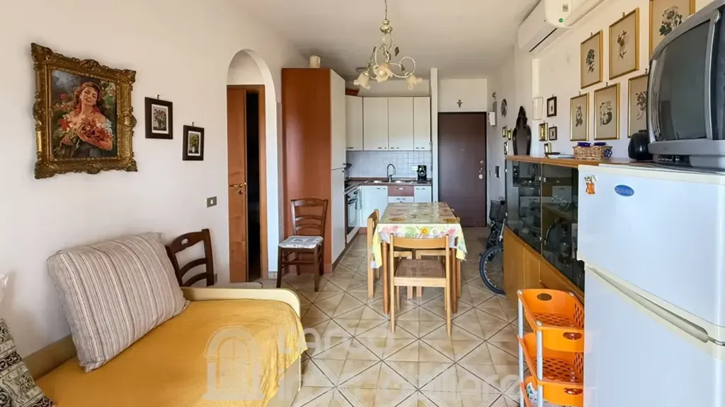 Esszimmer - Trilocale with Balcony in Scalea