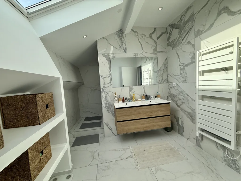 Salles de bain - Appartement avec Tropezienne et Terrasse Sud à Saint-Étienne