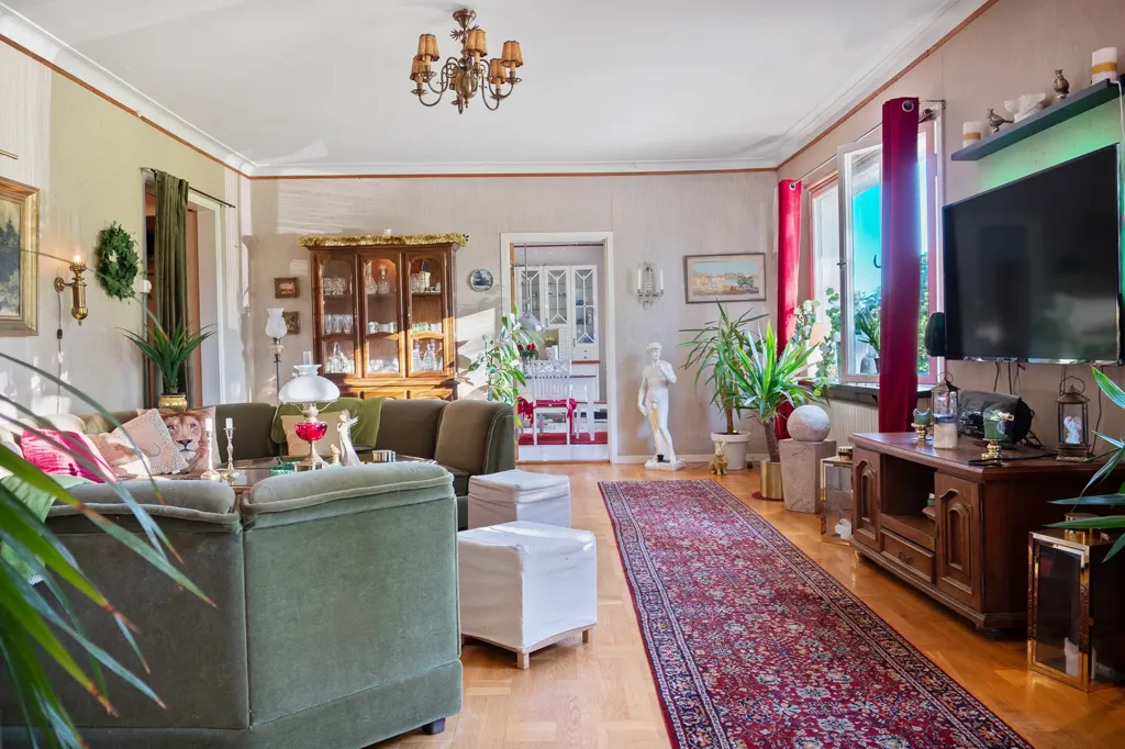 Elutuba - Large House with Workshop in Vartofta