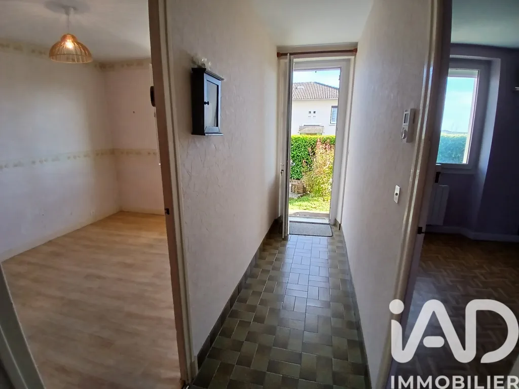 Entrée - Maison Familiale avec Terrasse à Pleaux