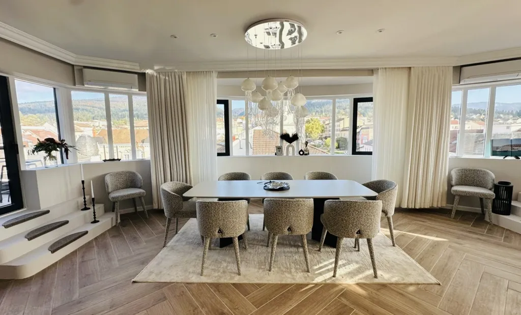 Söögituba - Penthouse with Panoramic View in Oyonnax