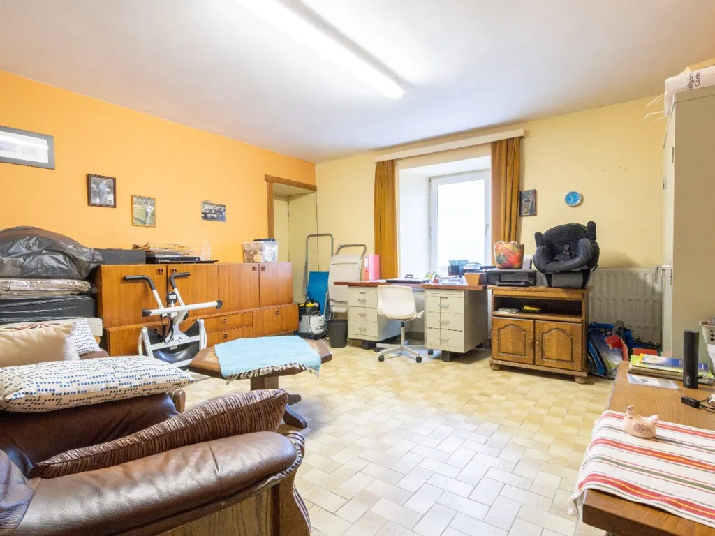 Bureau - Maison Semi-Détachée pour Développement d'Appartements à Lierneux