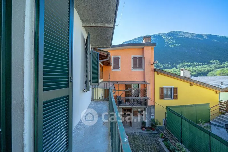Rõdu - Rearranged Apartment with Balcony in Sondrio