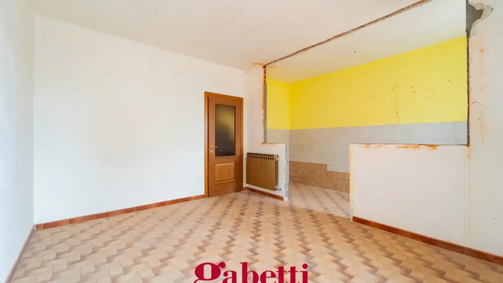 Toad - First-Floor Flat with Two Balconies in Cavallermaggiore