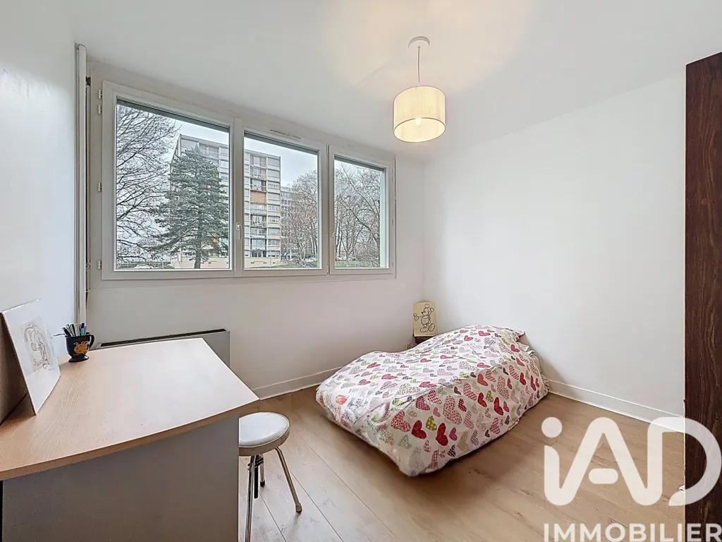 Bedrooms - Second Floor Flat with Park View in Limoges