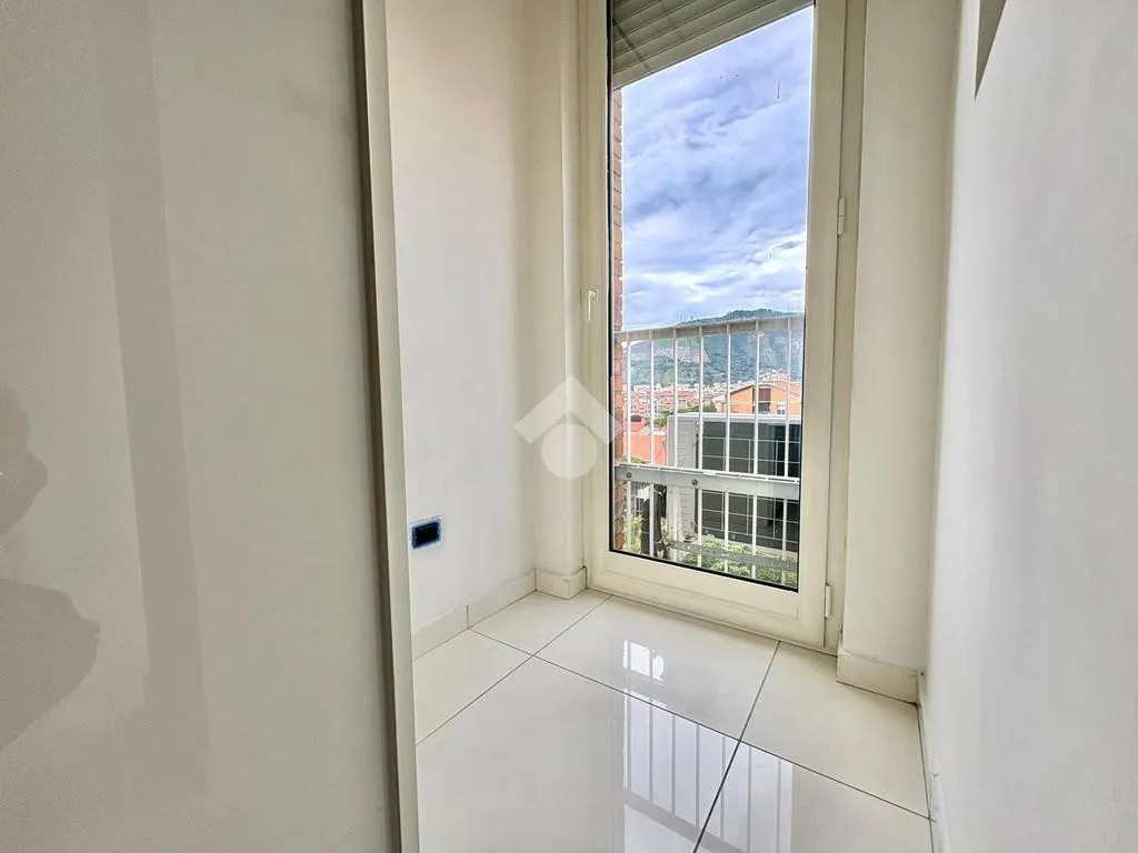 Pièces - Panoramic Apartment with Balcony in Naples