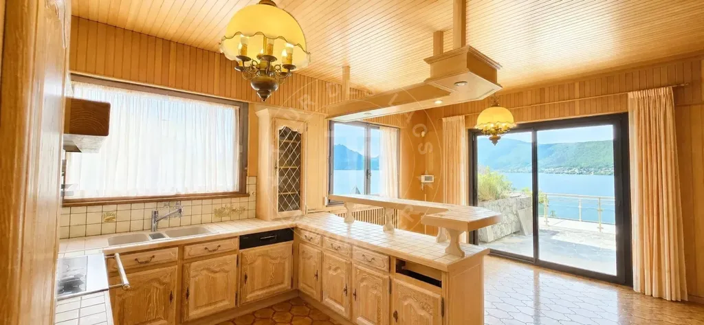 Cuisine - Maison avec Piscine et Vue Lac à Veyrier-du-Lac