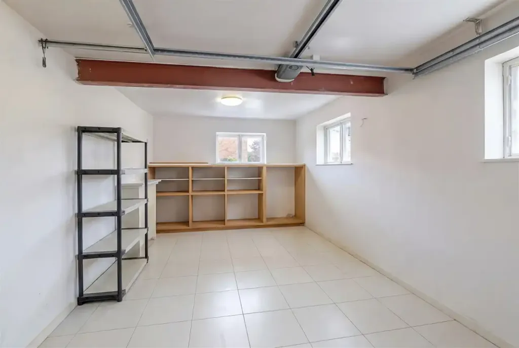 Garage - Villa Énergétique avec Paddock à Bellenbos