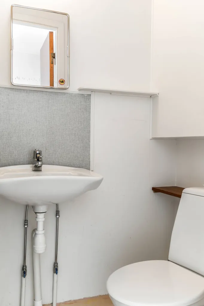 Salles de bain - Charming 1950s Villa with Garden in Rickarum