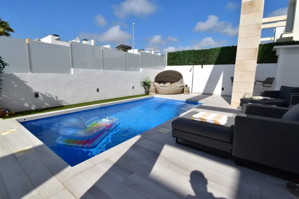 Piscine - Modern Villa with Water View in Orihuela Costa
